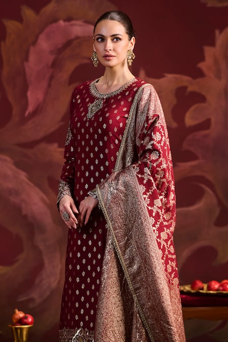 Buy_Lashkaraa_Maroon Brocade Sequins, Zari Round Neck Straight Kurta Set_Online_at_Aza_Fashions