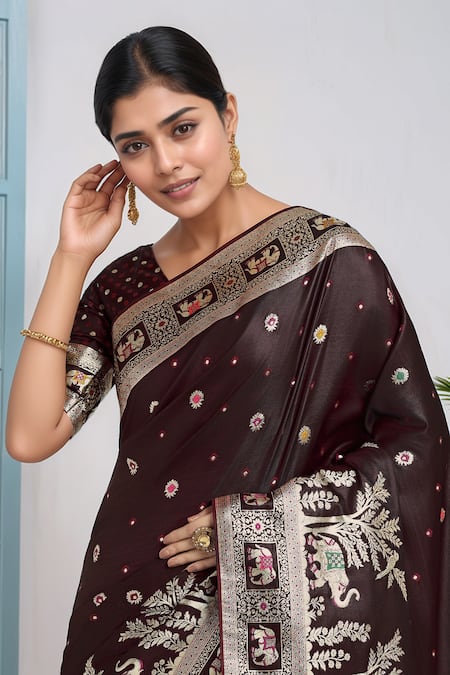 Buy_Samyukta Singhania_Maroon Embroidery, Zari V-neck Woven Banarasi Saree With Blouse 
