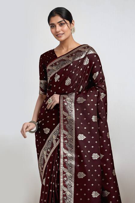 Buy_Samyukta Singhania_Maroon Embroidery, Zari V-neck Woven Banarasi Saree With Blouse _Online_at_Aza_Fashions