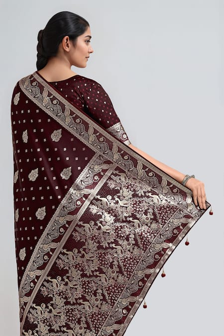 Shop_Samyukta Singhania_Maroon Embroidery, Zari V-neck Woven Banarasi Saree With Blouse 