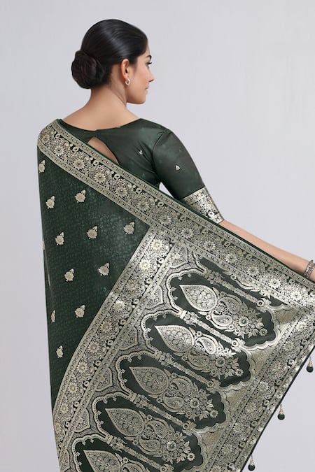 Buy_Samyukta Singhania_Green Embroidery, Zari Round Neck Dark Woven Banarasi Saree With Blouse 