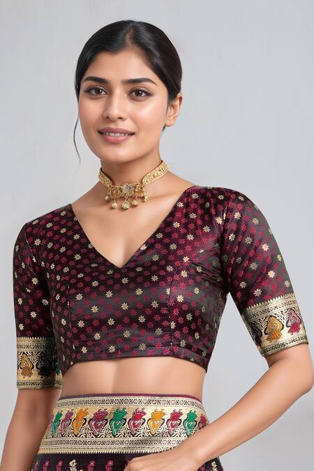 Samyukta Singhania_Maroon Zari V-neck Woven Banarasi Saree With Blouse _Online_at_Aza_Fashions