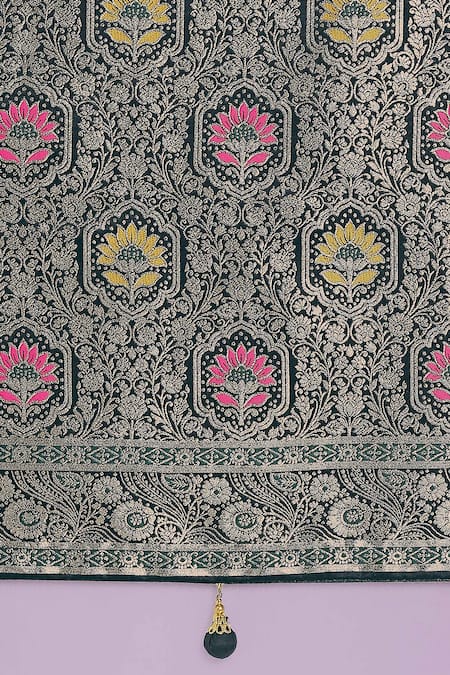 Buy_Samyukta Singhania_Green Zari Scoop Neck Dark Woven Banarasi Saree With Blouse _Online_at_Aza_Fashions