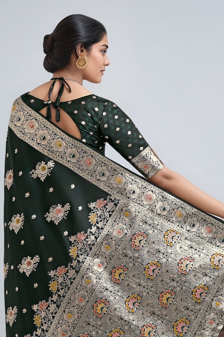 Buy_Samyukta Singhania_Green Zari V-neck Dark Woven Banarasi Saree With Blouse 