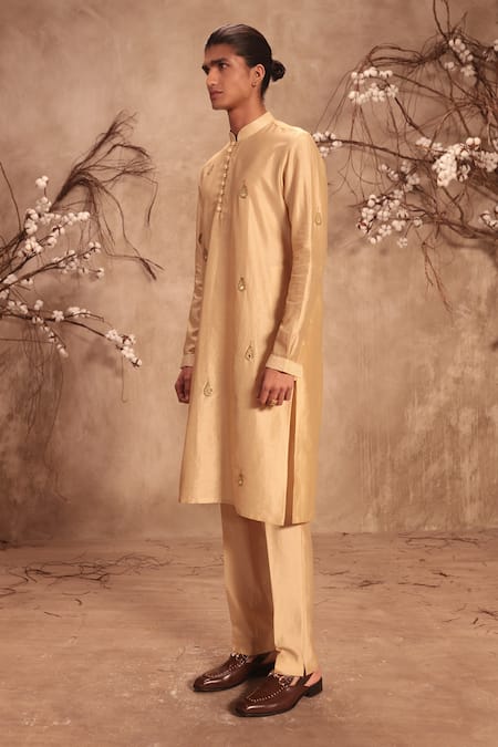 Buy_Label Niti Bothra_Ivory Silk, Mirrors, Applique Nazakat Buti Kurta Set _Online_at_Aza_Fashions