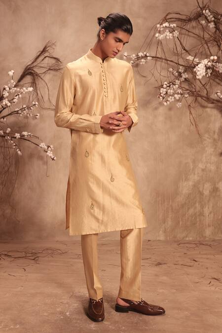 Shop_Label Niti Bothra_Ivory Silk, Mirrors, Applique Nazakat Buti Kurta Set _Online_at_Aza_Fashions