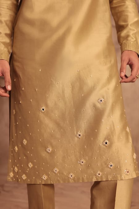 Label Niti Bothra_Green Chanderi Silk Embroidery, Mirrors, Zari Nazakat Light Butti Kurta Set _at_Aza_Fashions