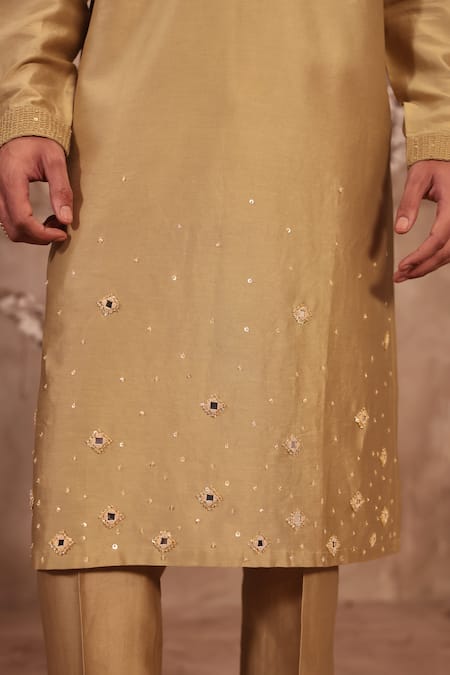 Shop_Label Niti Bothra_Green Chanderi Silk Embroidery, Mirrors, Zari Nazakat Light Butti Kurta Set 