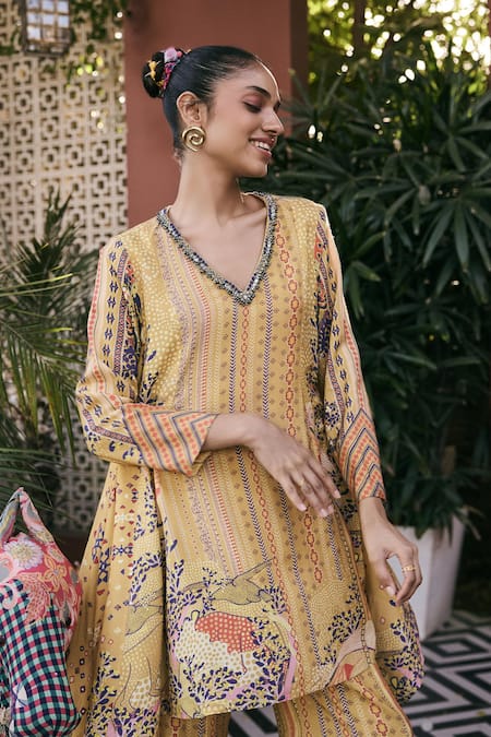 Buy_Saundh_Yellow Muslin, Silk, Viscose V-neck Paneled Kurta And Sharara Set 