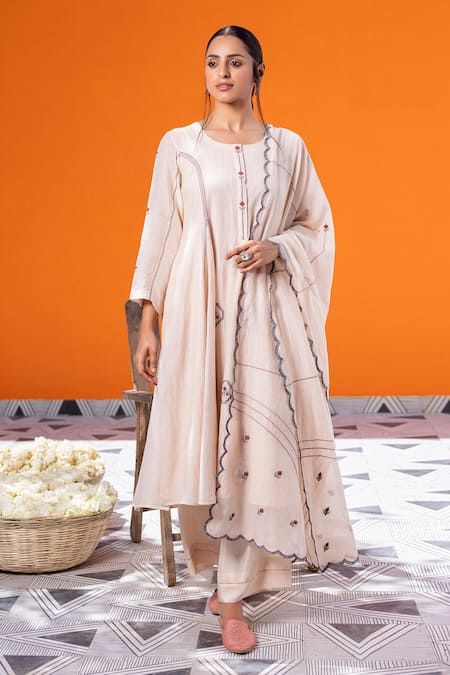 Janki India Ivory Chanderi Embroidery Round Neck Kurta Set 