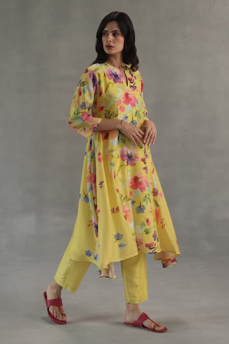 Roza_Yellow Chanderi Split V-neck Buttercup Floral Print Kurta And Pant Set _Online_at_Aza_Fashions