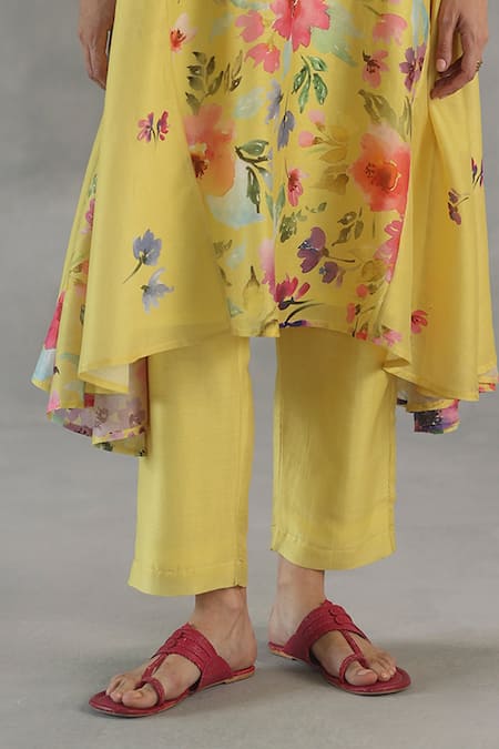 Buy_Roza_Yellow Chanderi Split V-neck Buttercup Floral Print Kurta And Pant Set _Online_at_Aza_Fashions