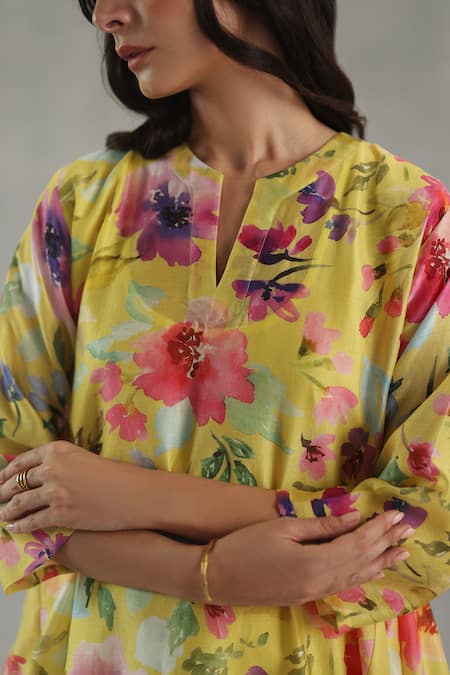Shop_Roza_Yellow Chanderi Split V-neck Buttercup Floral Print Kurta And Pant Set _Online_at_Aza_Fashions