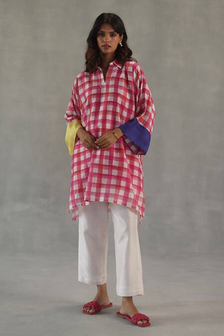 Buy Roza Pink Chanderi Split V-neck Candy Crush Printed Kurta Online at Aza Fashions Buy_Roza_Pink Chanderi Split V-neck Candy Crush Printed Kurta _Online_at_Aza_Fashions