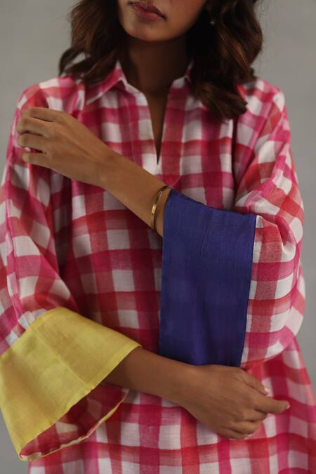 Roza_Pink Chanderi Split V-neck Candy Crush Printed Kurta _at_Aza_Fashions