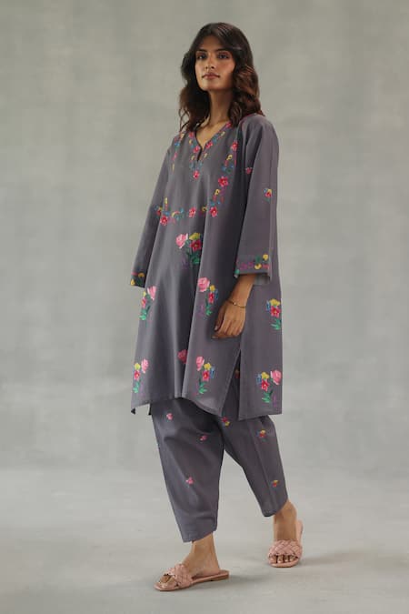 Roza Gray Linen Embroidery Split V-neck Jardin Tunic With Pant Online at Aza Fashions Roza_Gray Linen Embroidery Split V-neck Jardin Tunic With Pant _Online_at_Aza_Fashions