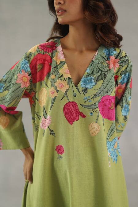 Roza_Green Linen Embroidery V-neck Lily Dew Kurta Set _Online_at_Aza_Fashions