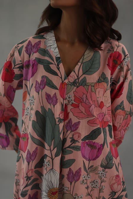 Roza_Pink Linen V-neck Roseate Printed Kurta And Pant Set _at_Aza_Fashions