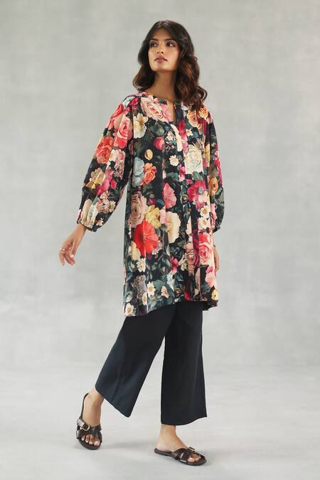 Roza Black Linen Round Neck Rose Dusk Print Kurta And Pant Set at Aza Fashions Roza_Black Linen Round Neck Rose Dusk Print Kurta And Pant Set _at_Aza_Fashions