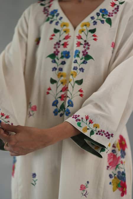 Roza_Ivory Linen Embroidery Split V-neck Meadow Song Phiran Set _Online_at_Aza_Fashions