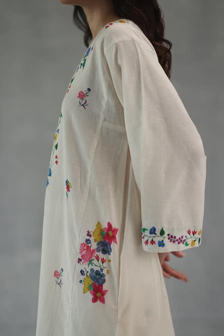 Buy_Roza_Ivory Linen Embroidery Split V-neck Meadow Song Phiran Set _Online_at_Aza_Fashions