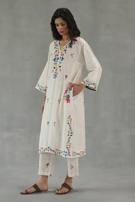 Roza_Ivory Linen Embroidery Split V-neck Meadow Song Phiran Set _at_Aza_Fashions