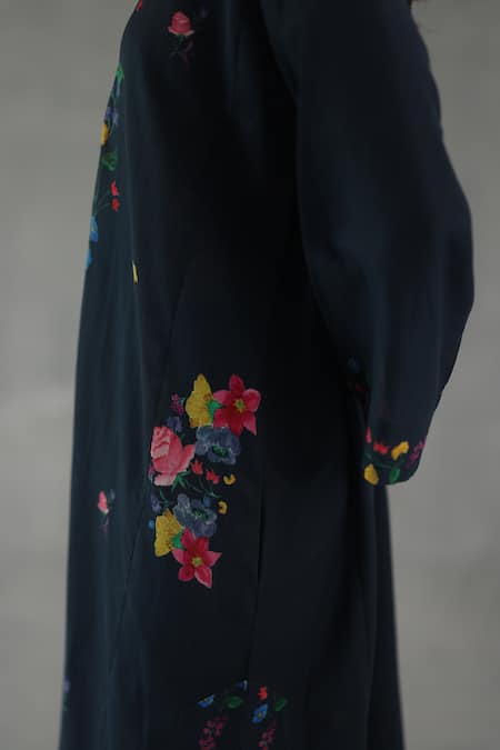 Roza_Navy Linen Embroidery Round Neck Meadow Song Phiran Set _Online_at_Aza_Fashions