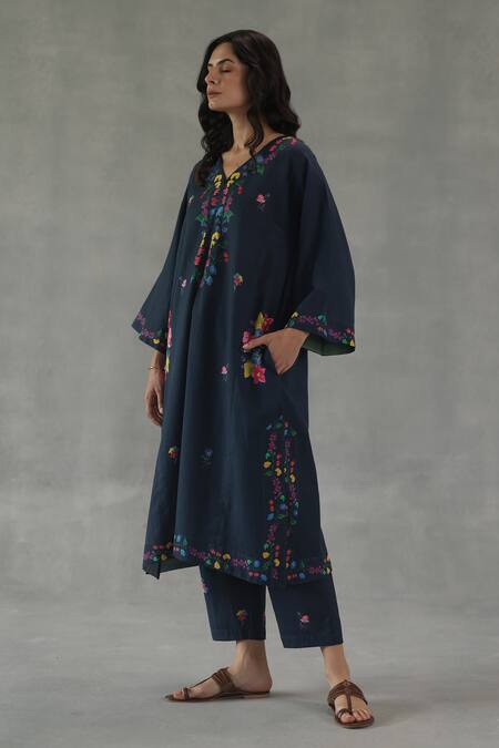 Roza_Navy Linen Embroidery Round Neck Meadow Song Phiran Set _at_Aza_Fashions