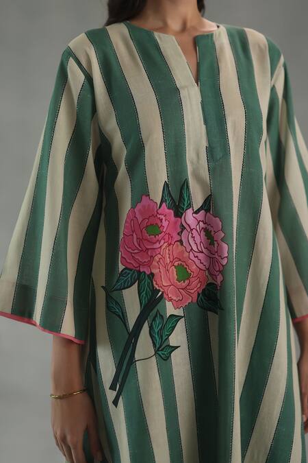 Roza_Green Linen Embroidery Round Neck Carolina Stripe Print Kurta And Pant Set _at_Aza_Fashions