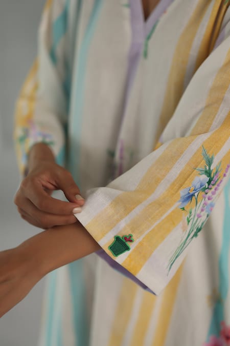 Shop_Roza_Ivory Linen Embroidery V-neck Dahlia Floral Print Kurta And Pant Set _Online_at_Aza_Fashions