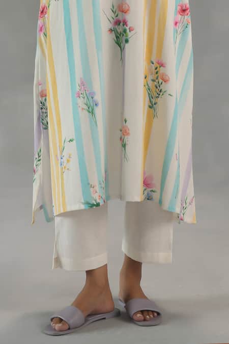 Roza_Ivory Linen Embroidery V-neck Dahlia Floral Print Kurta And Pant Set _at_Aza_Fashions