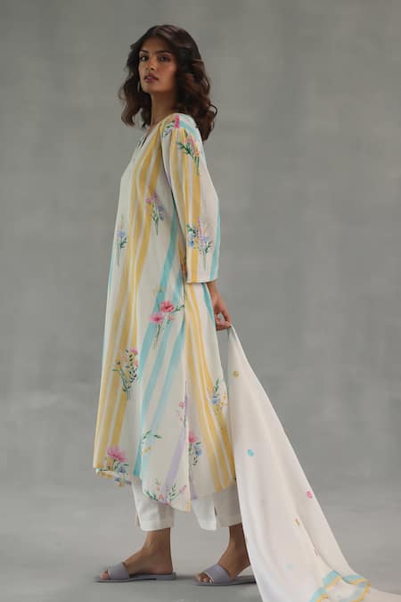 Buy Roza Ivory Dahlia Chanderi Printed Stole Online at Aza Fashions Buy_Roza_Ivory Dahlia Chanderi Printed Stole _Online_at_Aza_Fashions