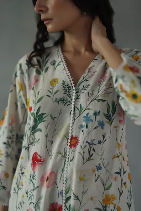 Buy_Roza_Ivory Linen Embroidery, Lace Round Neck Wishflower Print Kurta And Pant Set 