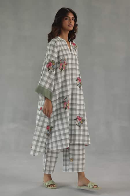 Roza_Gray Linen Embroidery Split V-neck Florentine Checkered Print Kurta And Pant Set _Online_at_Aza_Fashions