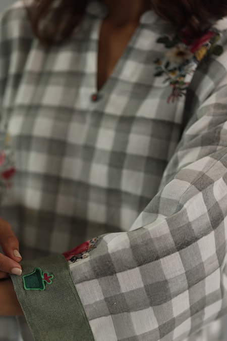 Buy_Roza_Gray Linen Embroidery Split V-neck Florentine Checkered Print Kurta And Pant Set 