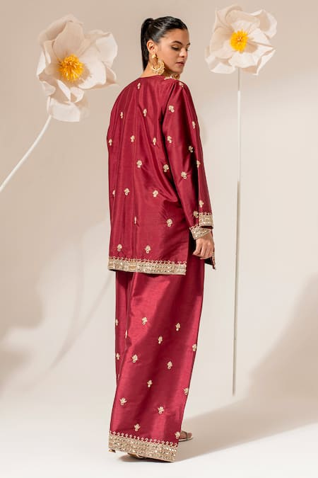 Akara Paisley Embroidered Kurta Set 