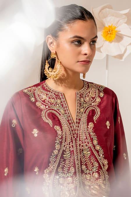 Akara_Maroon Silk, Organza Embroidery Split V-neck Paisley Kurta Set _Online_at_Aza_Fashions