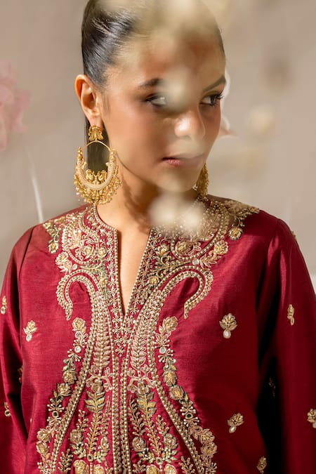 Akara_Maroon Silk, Organza Embroidery Split V-neck Paisley Kurta Set _at_Aza_Fashions