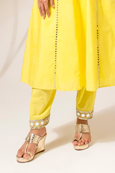 Buy_Akara_Yellow Silk, Organza Sequins, Embroidery V-neck Dola Kurta Salwar Set _Online_at_Aza_Fashions