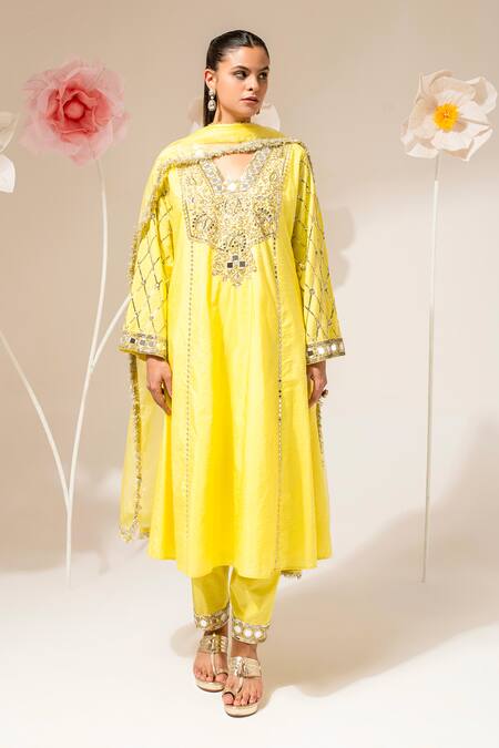Buy_Akara_Yellow Silk, Organza Sequins, Embroidery V-neck Dola Kurta Salwar Set 
