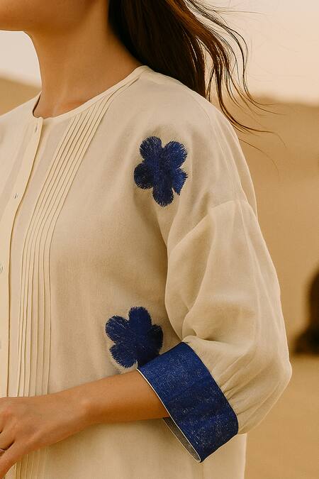 Samatvam By Anjali Bhaskar_Cream Embroidery Round Neck Aabroo Tunic With Pant _Online_at_Aza_Fashions