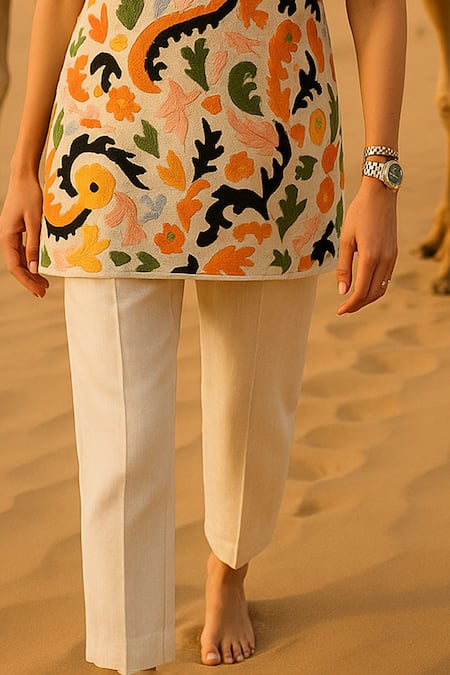 Samatvam By Anjali Bhaskar_Cream Embroidery Round Neck Khwaab Tunic With Pant _Online_at_Aza_Fashions