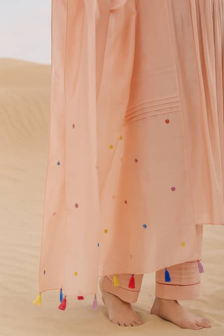 Samatvam By Anjali Bhaskar_Pink Chanderi Embroidery, Tassels Split V-neck Rangrez Kurta Set _Online_at_Aza_Fashions