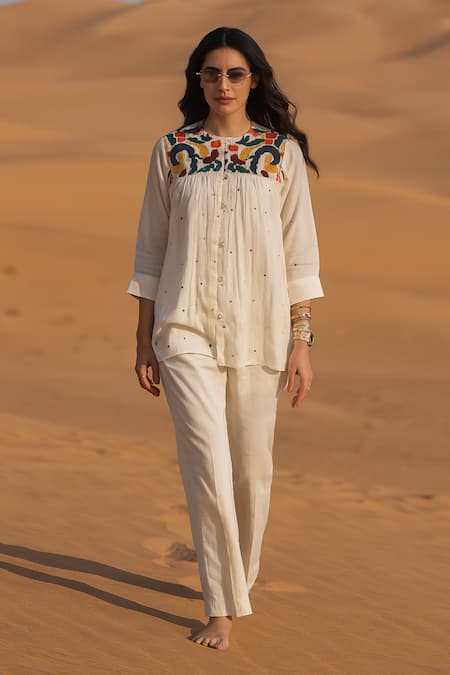 Samatvam By Anjali Bhaskar Ivory Mukaish Embroidery Round Neck Tarana Tunic With Pant 