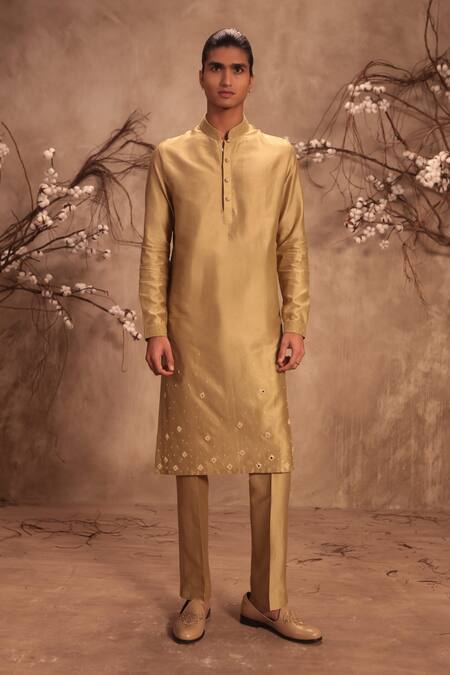 Buy_Label Niti Bothra_Green Chanderi Silk Embroidery, Mirrors, Zari Nazakat Light Butti Kurta Set 