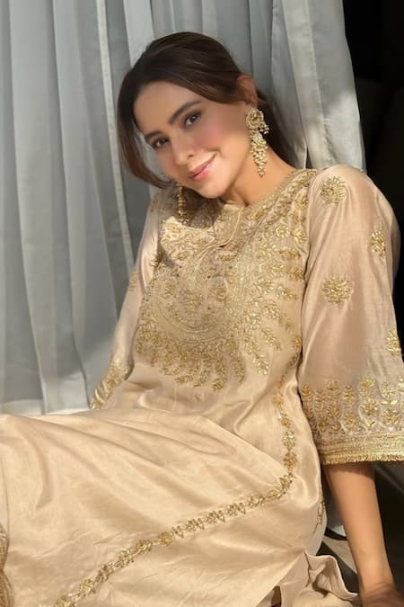 Shop saina kapoor Beige Chanderi Embroidery, Zari Round Neck Choga Set Shop_saina kapoor_Beige Chanderi Embroidery, Zari Round Neck Choga Set