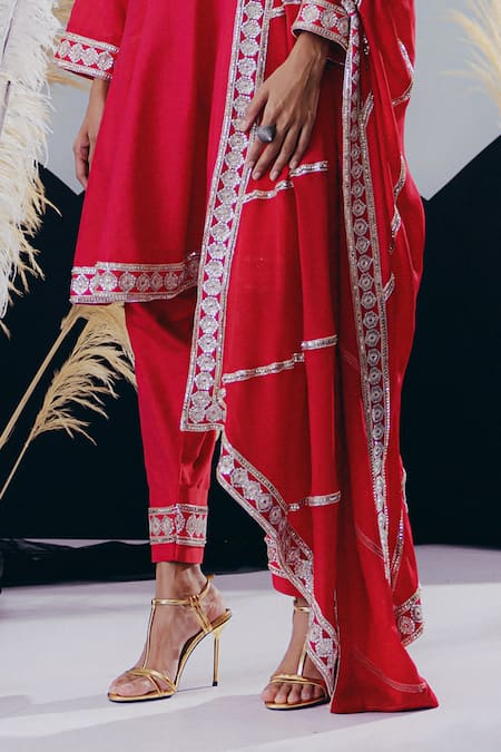 Buy_Krisha Sunny Ramani_Pink Georgette, Silk Sequins, Gota Patti, Mirrors V-neck Kurta Set _Online_at_Aza_Fashions