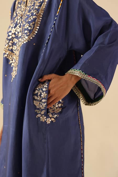 Buy_Begum_Blue Silk Mirrors, Embroidery Notched Neck Parizad Kurta Pant Set 