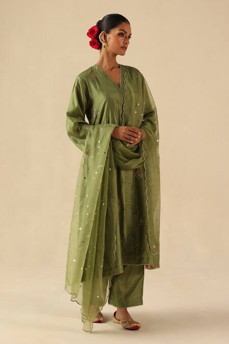 Begum Green Silk, Hemp, Organza Embroidery, Sequins V-neck Kohinoor Kurta Pant Set Online at Aza Fashions Begum_Green Silk, Hemp, Organza Embroidery, Sequins V-neck Kohinoor Kurta Pant Set _Online_at_Aza_Fashions