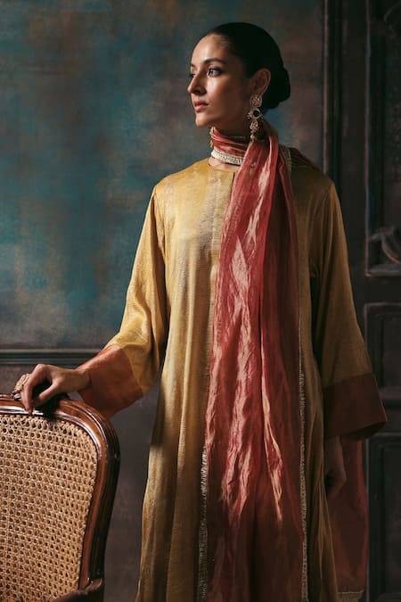 Buy Begum Gold Silk Round Neck Gauhar Kurta Pant Set Online at Aza Fashions Buy_Begum_Gold Silk Round Neck Gauhar Kurta Pant Set _Online_at_Aza_Fashions